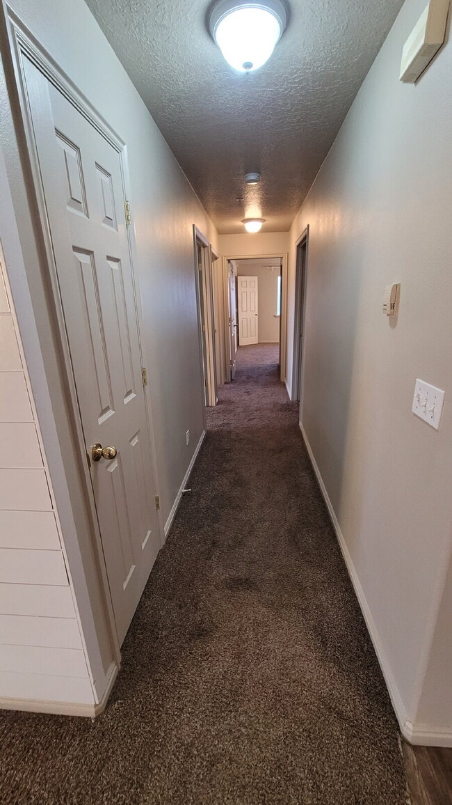 Building Photo - "Charming 3-Bed, 2-Bath Top Floor Condo in...