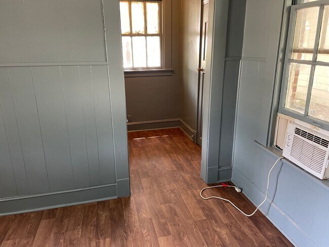 Building Photo - Remodeled 1 Bedroom