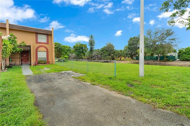 Foto del edificio - 2790 NW 196th St