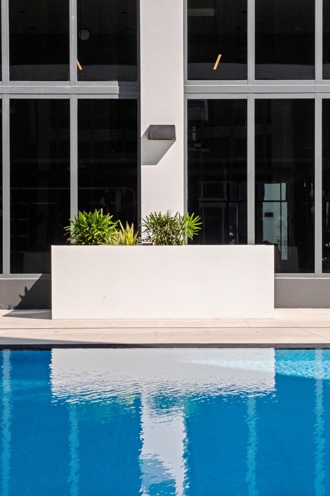 Building Photo - VIV