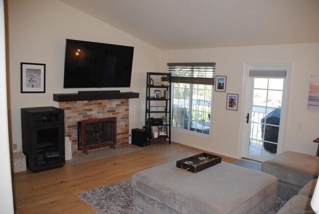 Building Photo - 16376 Avenida Venusto