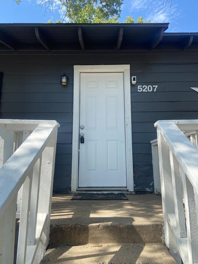 Building Photo - 5207 Spruce St
