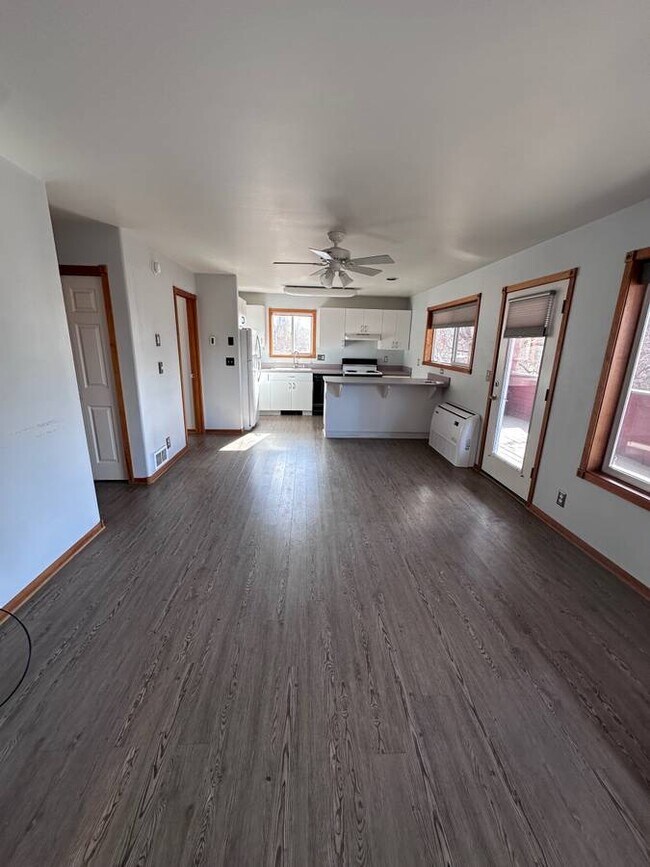 Foto del edificio - 248 NW Riverside Blvd