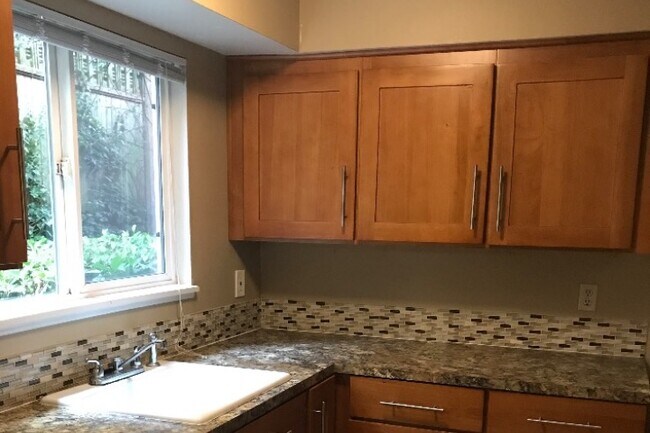 Kitchen - 1515 SW 18th Ave