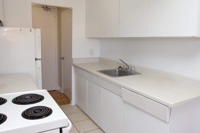 Building Photo - 65 Windermere Ave