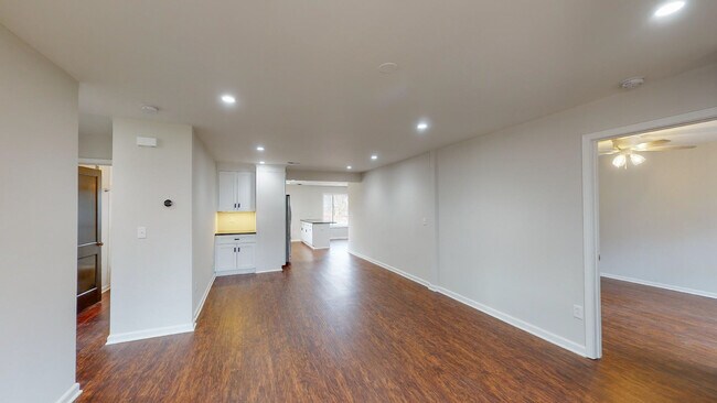 Foto del edificio - 6738 Sterling Ave