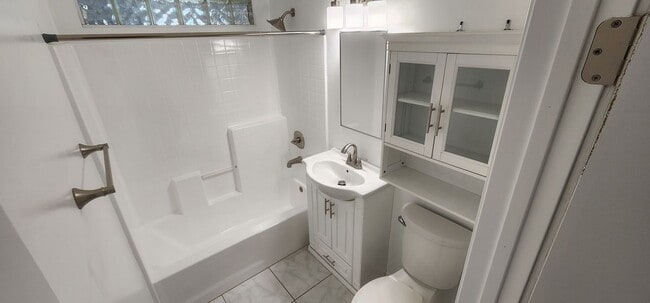 Building Photo - 719 S Walnut