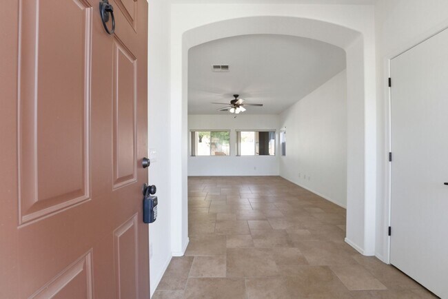 Foto del edificio - Peoria Gem | 4 Bed, Loft, Workshop & Covered RV Parking