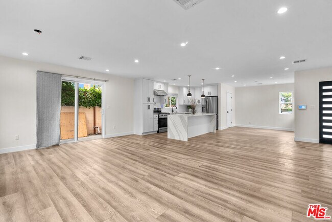 Foto del edificio - 18343 Calvert St