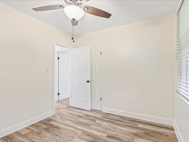 Building Photo - Luxury Remodeled 4 Bedrooms  2 Full Baths