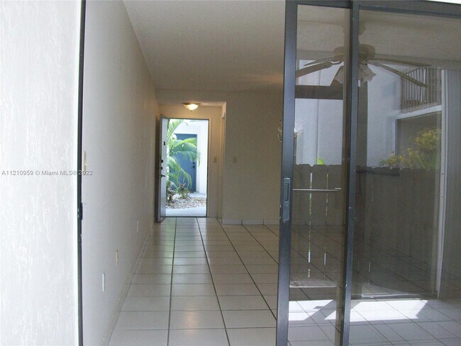 Foto del edificio - 9439 Fontainebleau Blvd