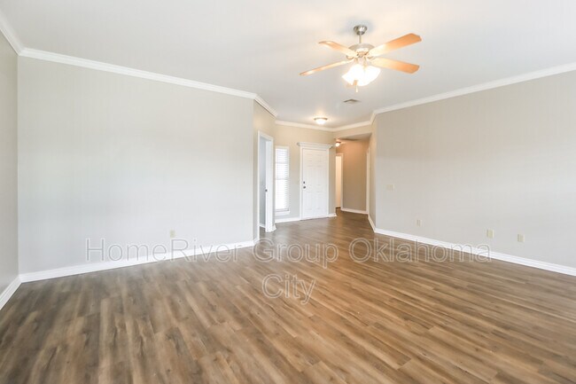 Building Photo - 405 N Shannon Way
