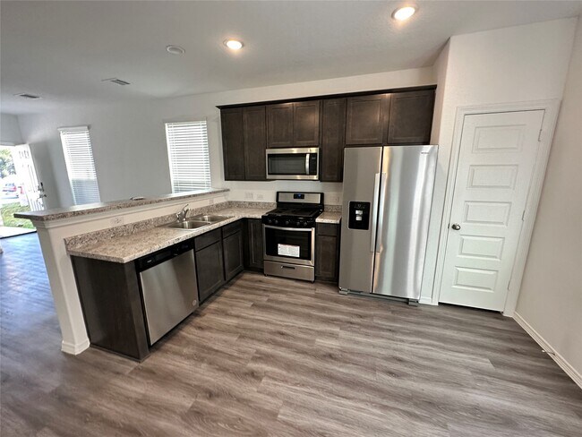 Foto del edificio - 16504 Moss Ln