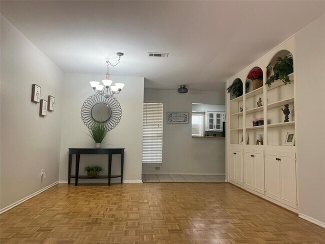 Foto del edificio - 13004 Trail Hollow Dr