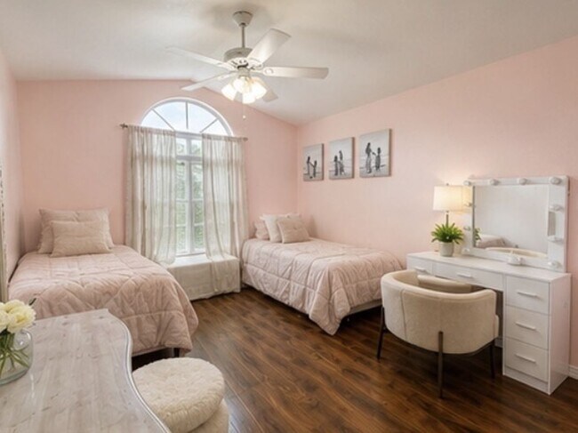 Foto del edificio - 1614 Weaver Dr
