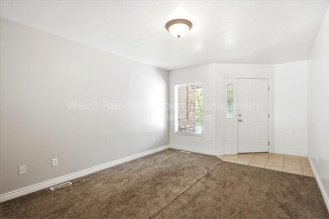 Building Photo - 672 E Clearwater Dr N