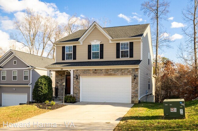 Building Photo - 4 br, 3.5 bath House - 223 Bethune Drive