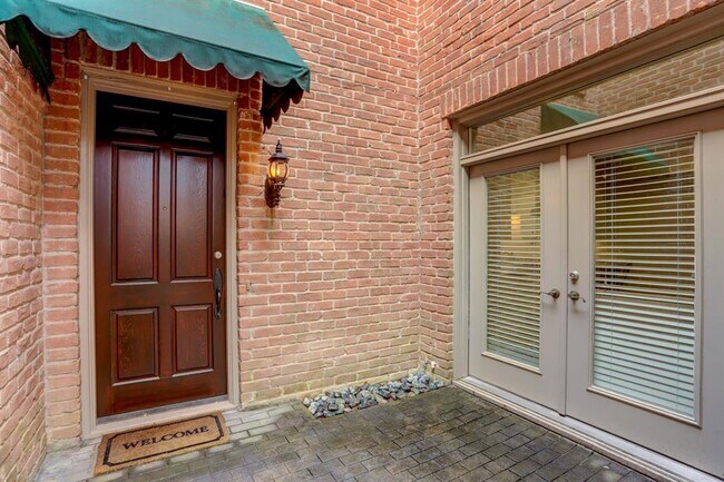 Foto del edificio - 6740 Vanderbilt St