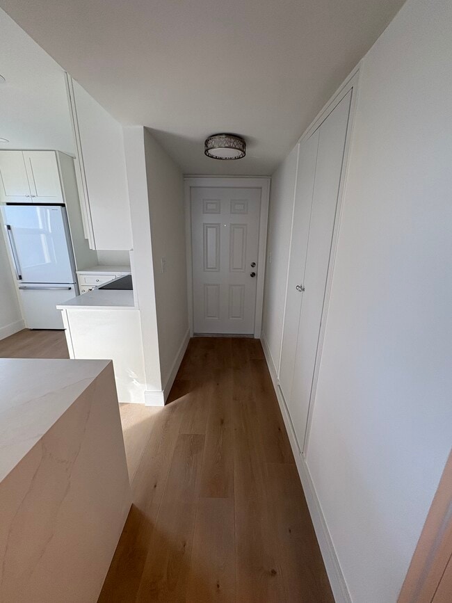 Building Photo - 1069 Hillsboro Mile