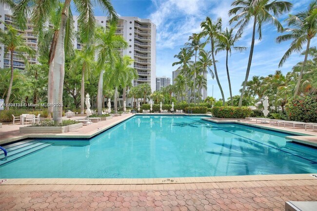 Building Photo - 3640 Yacht Club Dr