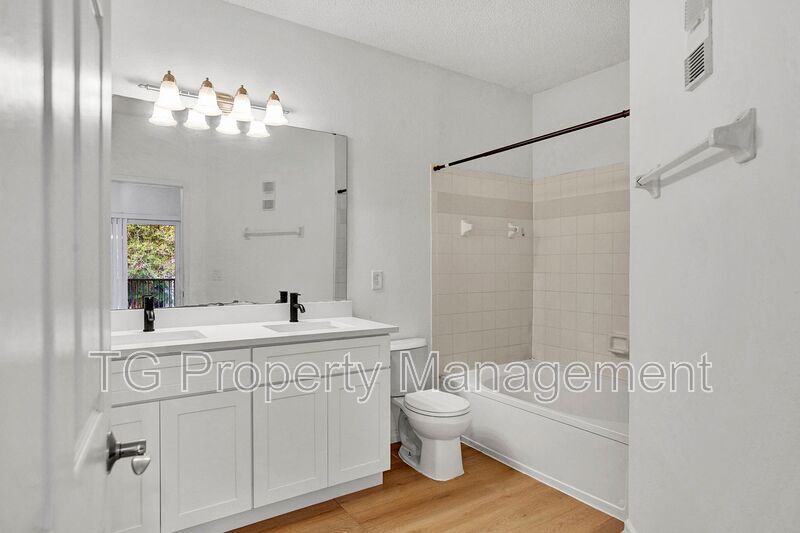 Foto principal - 10000 Gate Pkwy N