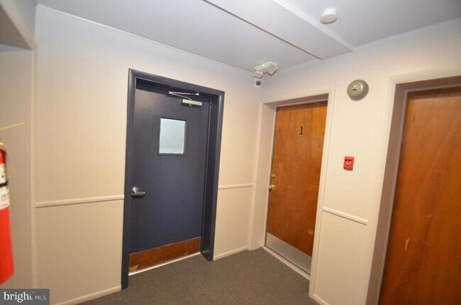 Foto del edificio - 311 E 4th St