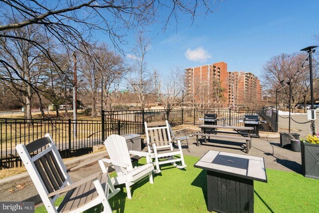 Foto del edificio - 1300 S Arlington Ridge Rd