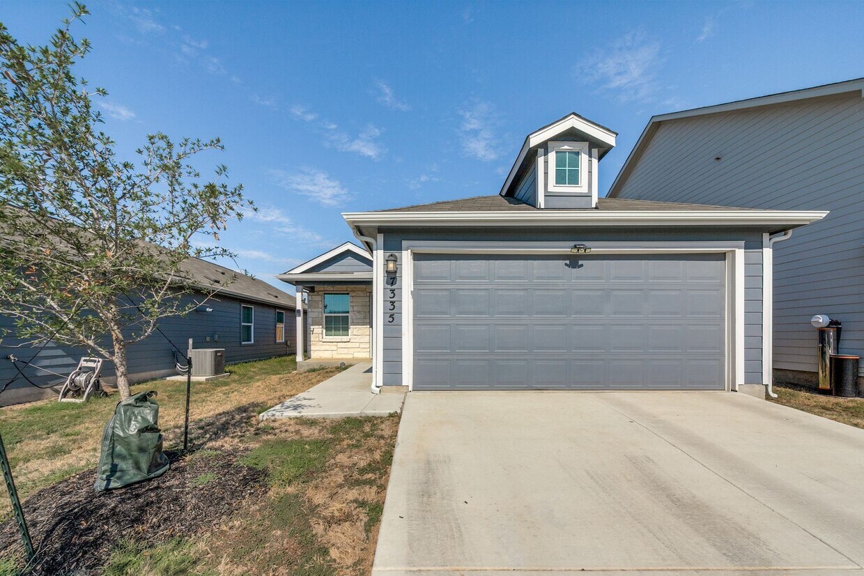 Primary Photo - 3-BEDROOM HOME IN NORTHEAST CROSSING