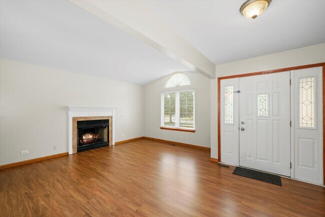 Foto del edificio - Stunning Waukegan Rental: 4-Bedroom Home w...