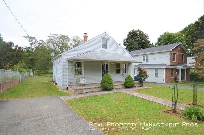 Adorable Alexandria Bungalow! photo'