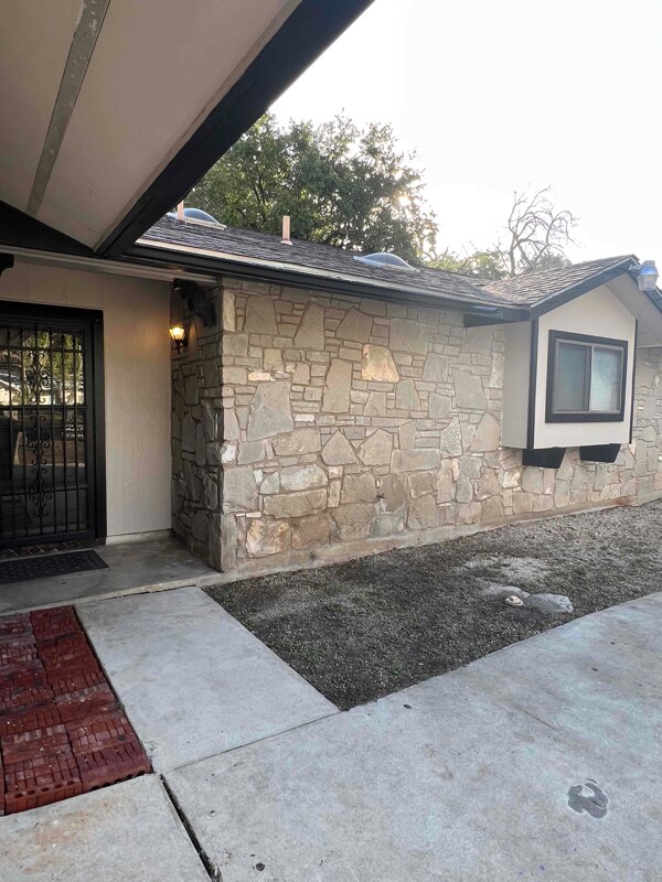 Building Photo - 7427 Meadow Hill