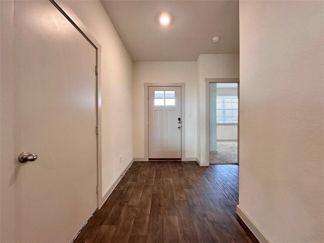 Building Photo - 402 Barton Creek Ln