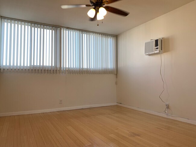 Foto del edificio - 1851 Winona Blvd Los Angeles CA 90027