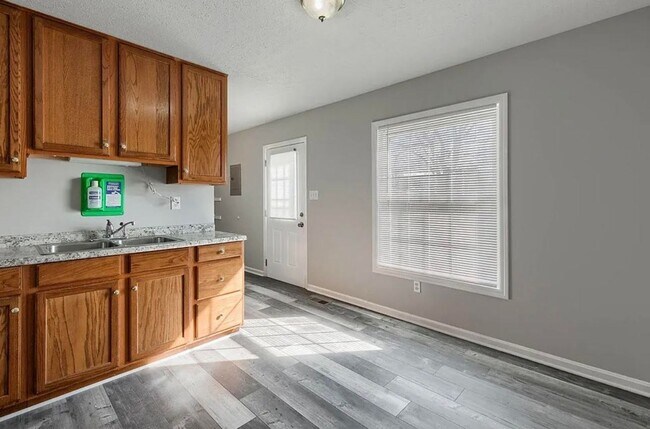 Foto del edificio - Updated 3 Bedroom/1 Bath