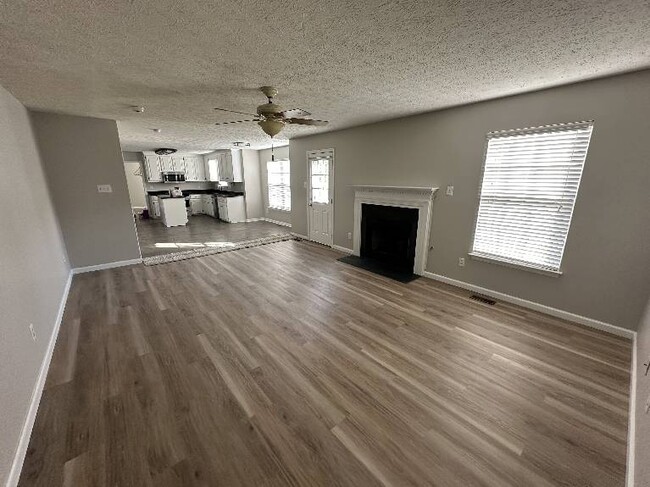 Building Photo - 2850sqâ?? water views 5BR 2 1/2 ba