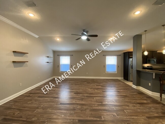 Foto del edificio - MOVE IN READY- 4 bedrooms