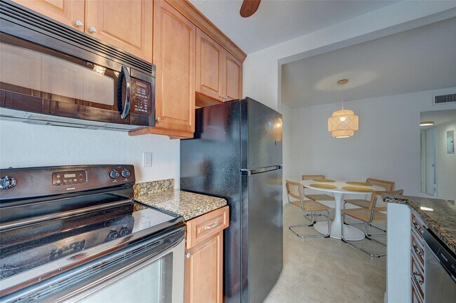 Building Photo - 2020 NE 56th St