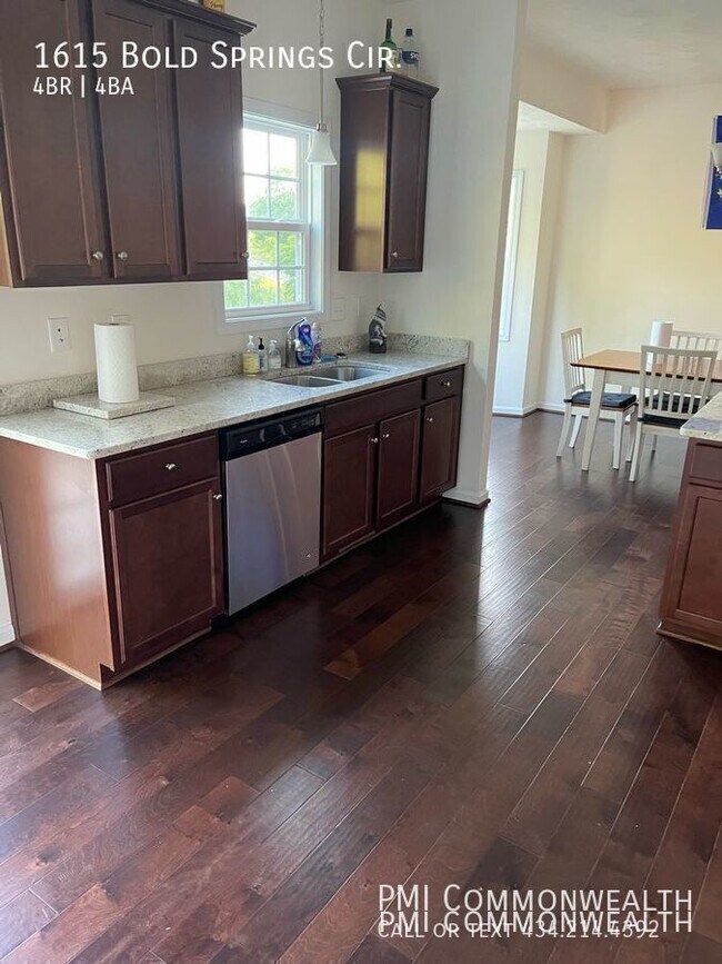 Foto del edificio - 1615 Bold Springs Cir