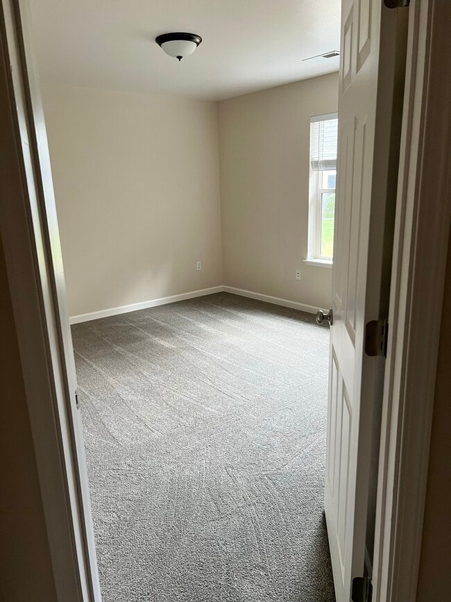 Building Photo - 5555 Glenridge Way