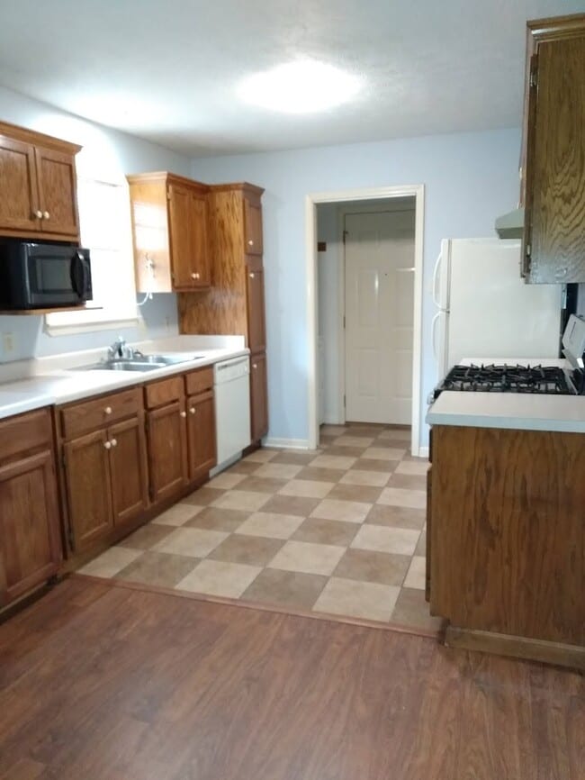 Foto del edificio - 2140 Cedar Oaks Dr