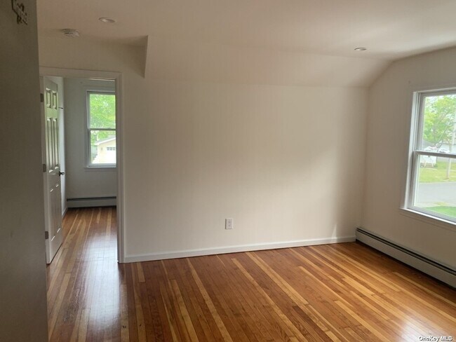Building Photo - 516 3rd Ave