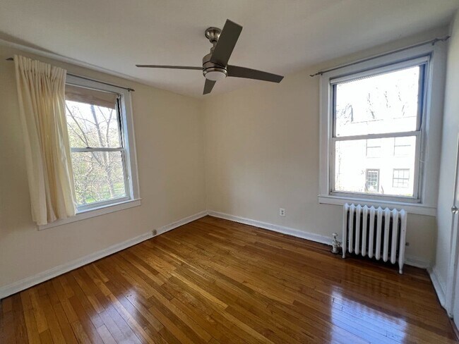 Building Photo - 1 Bed Garden Apartment