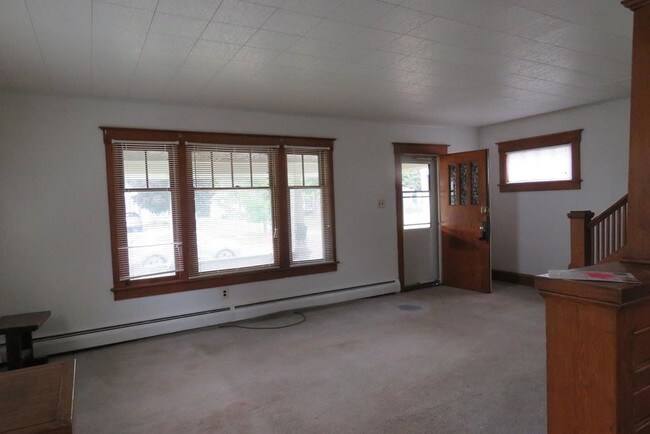 Building Photo - 120 N Hopkins St