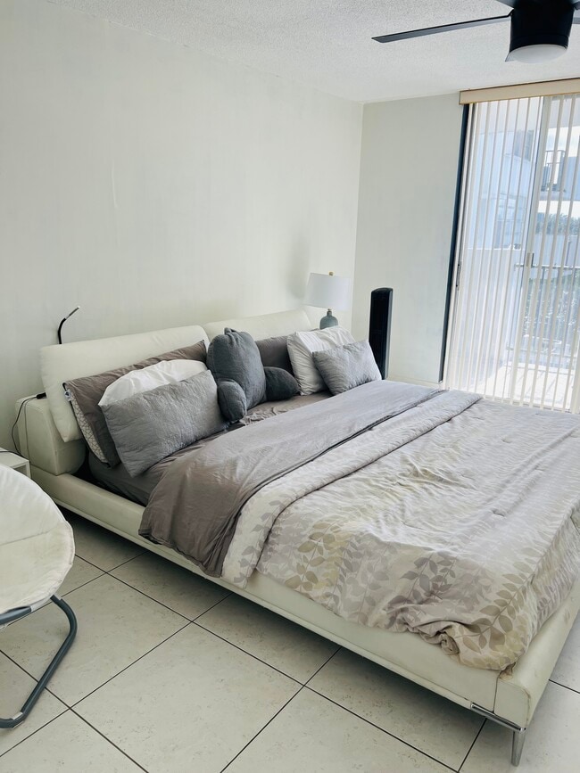 Foto del edificio - 2750 NE 183rd St