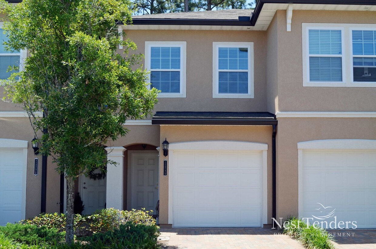 Primary Photo - Live Near The Best Shopping & Dining in Jax!