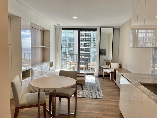 Photo - 987 Queen St Apartment