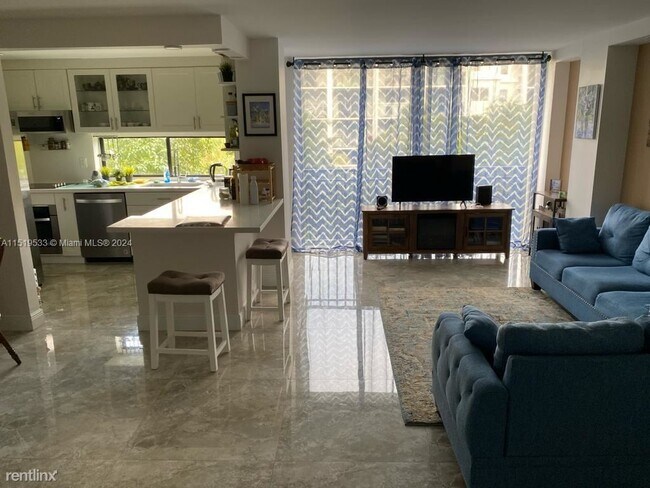 Foto del edificio - 3 br, 2.5 bath House - 17021 N Bay Rd Apt 402