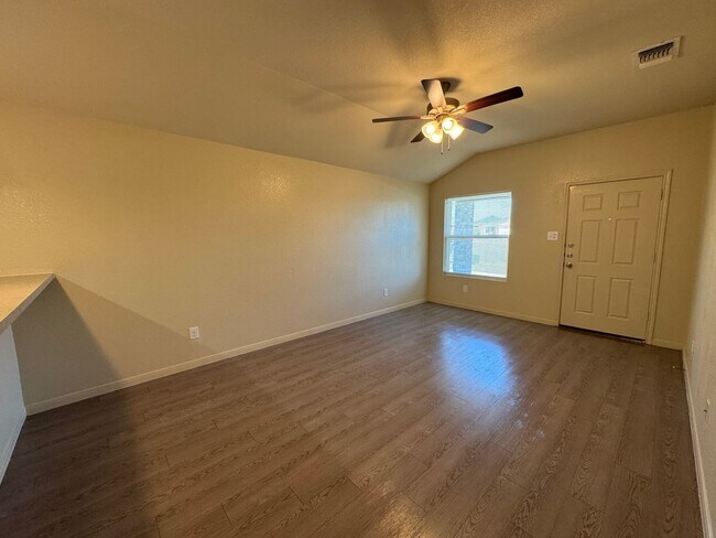 Foto del edificio - 5804 Rustler Dr