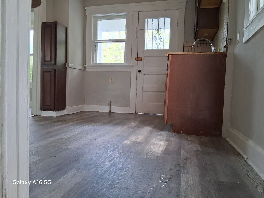 Building Photo - Section 8 Accepted!