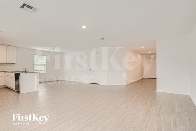 Building Photo - 10615 McClintock Dr